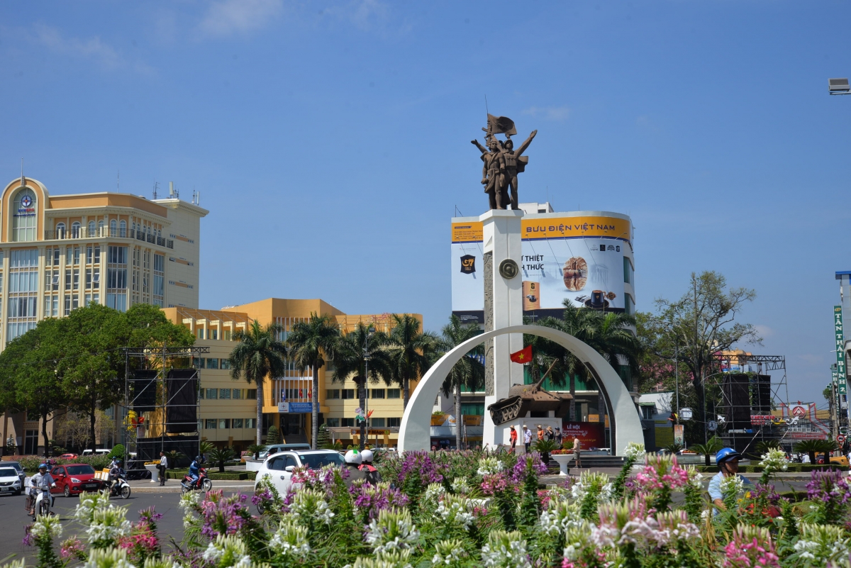 
Hơnglah tơdrou Buôn Ma Thuột – tơring pơgơ̆r Lêh akŏm trong kơphô̆