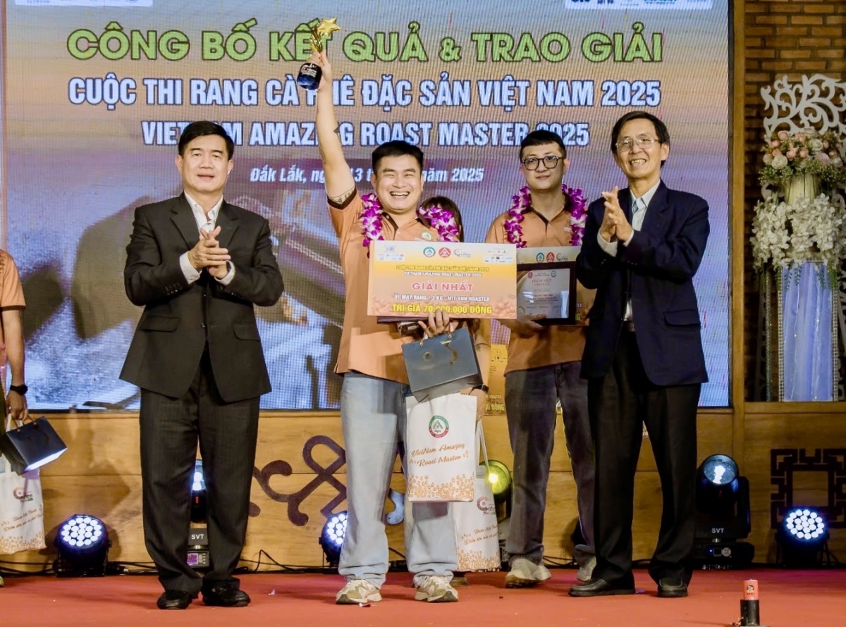 Tạ Tuấn Anh truh đơ̆ng plt Hồ Chí Minh iŏk đei yaih như̆k lơ̆m tơdrong thi