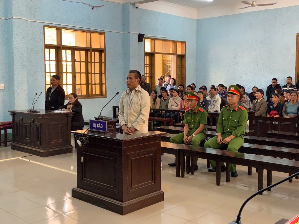 Rơ Châm Grông tro kroăng phâk 7 hơnăm xua ai xôi “Pro tơ’nhiê luât pơkâ tơrŭm môi tuăn”