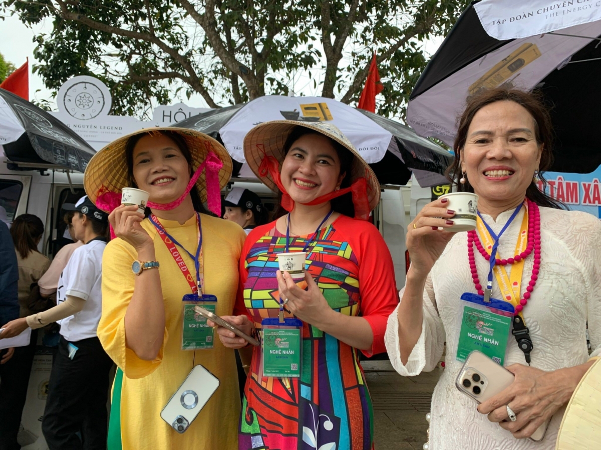 Kơphê ờ sa priă tàm làm bă tiah tàm ƀòn dờng Buôn Ma Thuột tàm dơ̆ lơh chờ