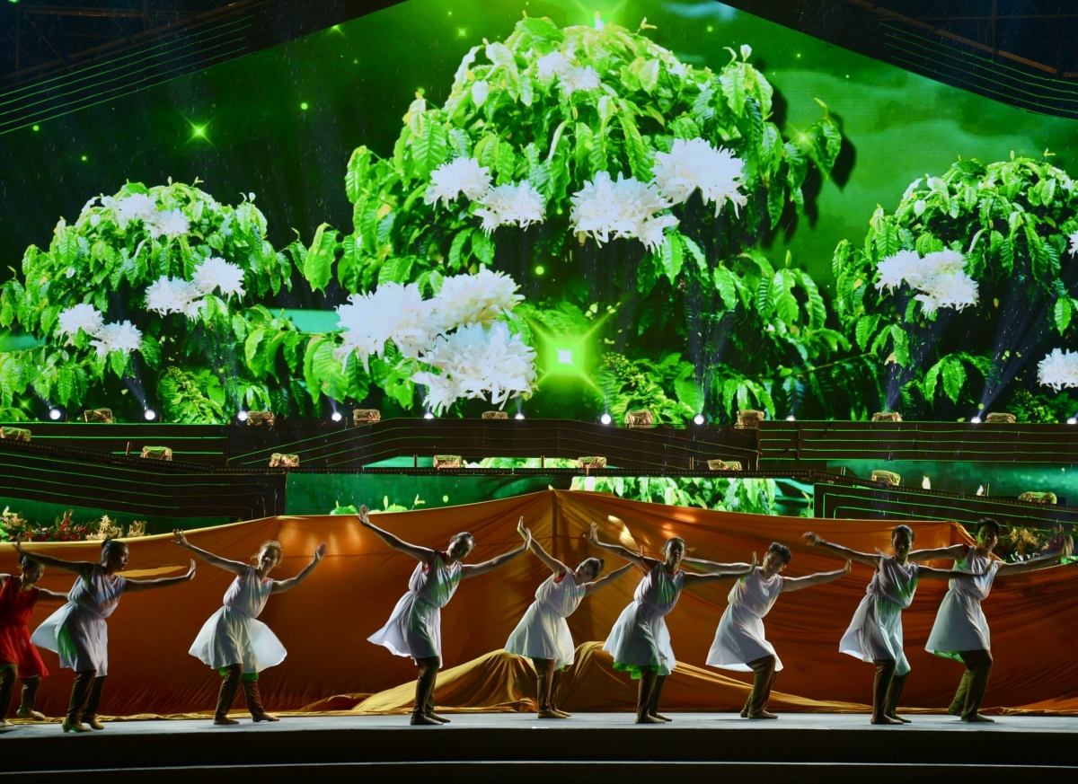 Broă lơh đơs crih tam ya wăc sềr rùp gùng lòt brồ guh tus cồng nha lơh geh mờ đơs nền anih ơm bơh kơphê Buôn Ma Thuột dê tàm muh măt dunia