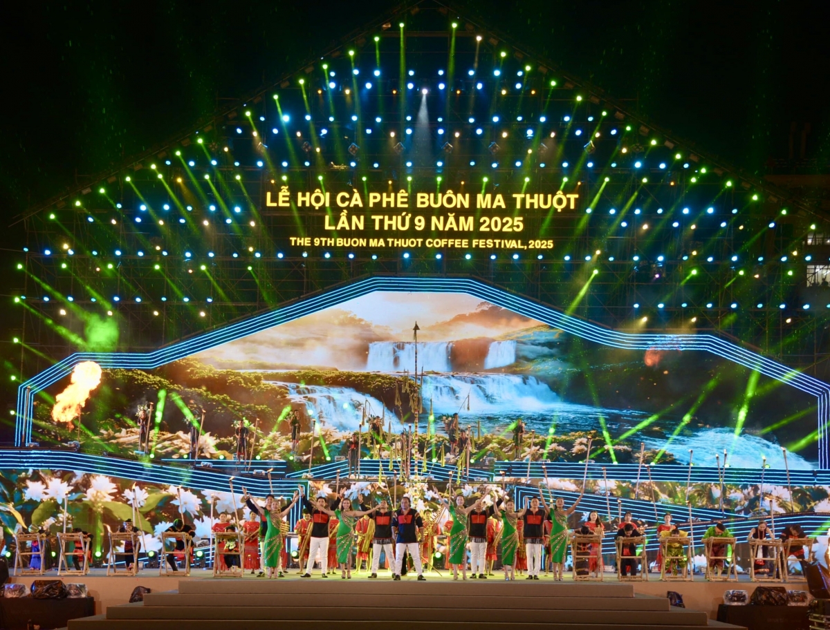 Broă lơh đơs crih tam ya wăc sềr rùp gùng lòt brồ guh tus cồng nha lơh geh mờ đơs nền anih ơm bơh kơphê Buôn Ma Thuột dê tàm muh măt dunia