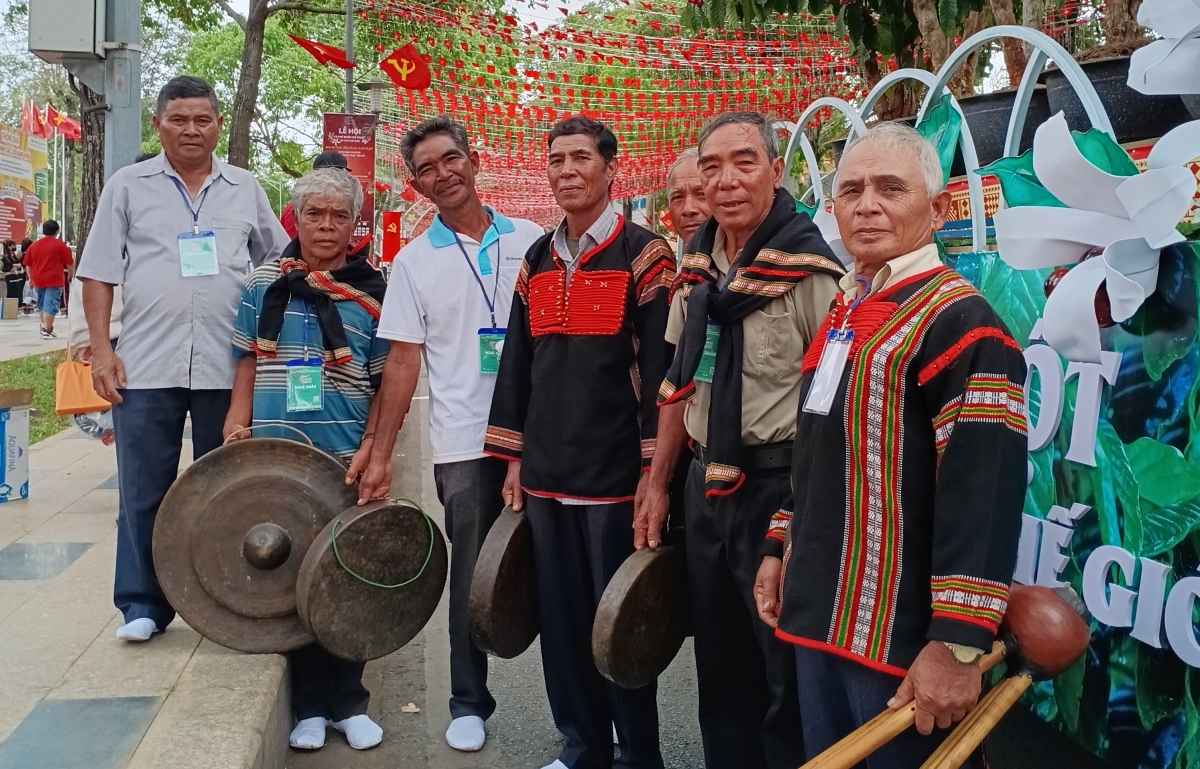 Pôa Sa rơtế ƀă khu ngê̆ nhân cheăm Čư̆ Né, tơring Krông Ƀuk