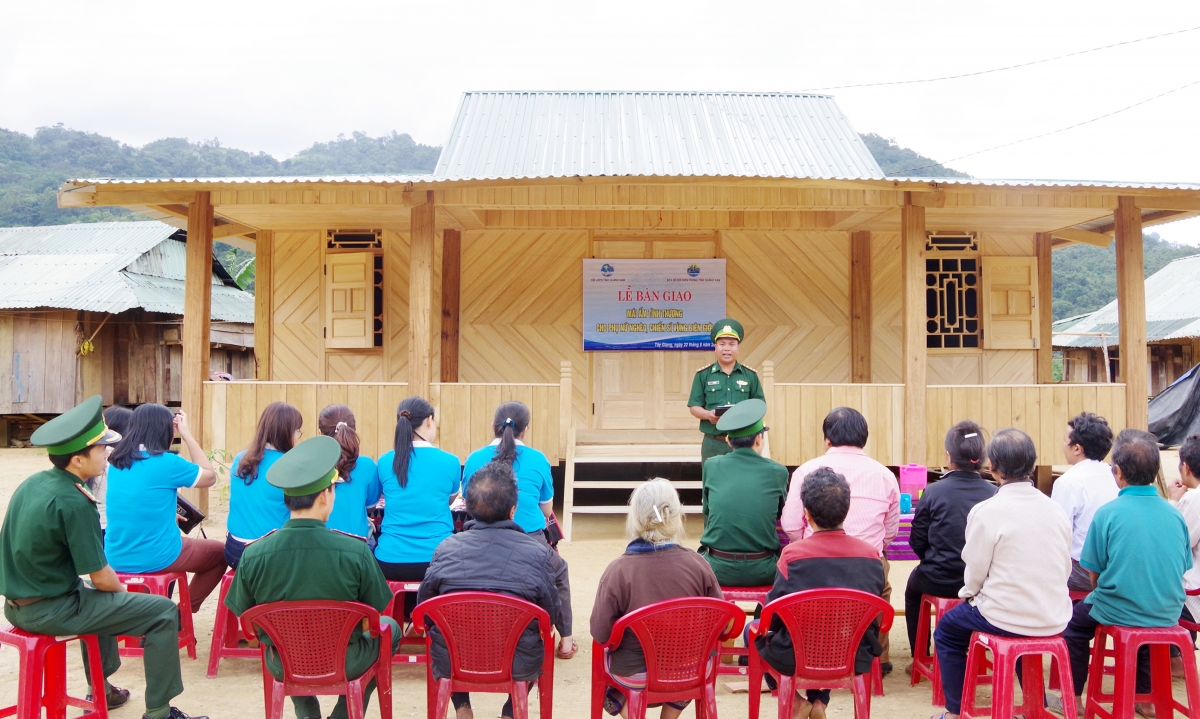 Lễ bàn giao nhà tình thương cho người dân vùng biên giới tỉnh Quảng Nam