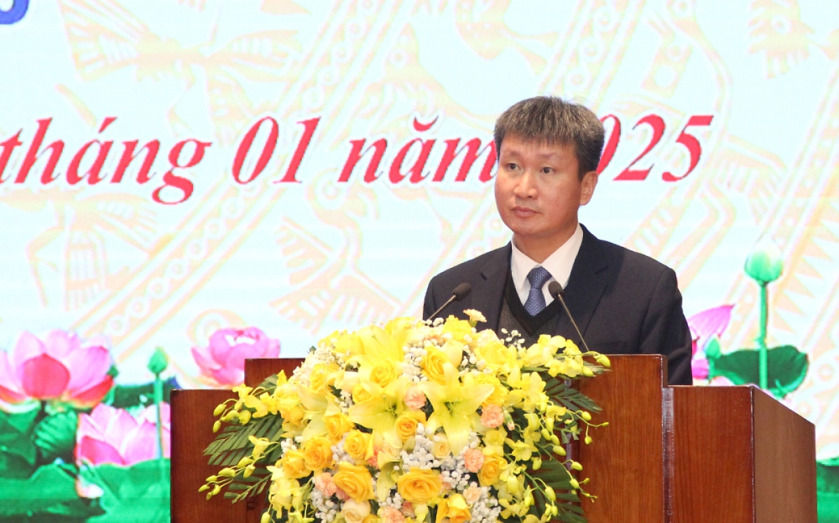 Bí thư Tỉnh ủy Yên Bái phát biểu tại
Hội nghị phát động chương trình xóa nhà tạm, nhà dột nát năm 2025.
Ảnh: Thừa Xuân/VOV Tây Bắc