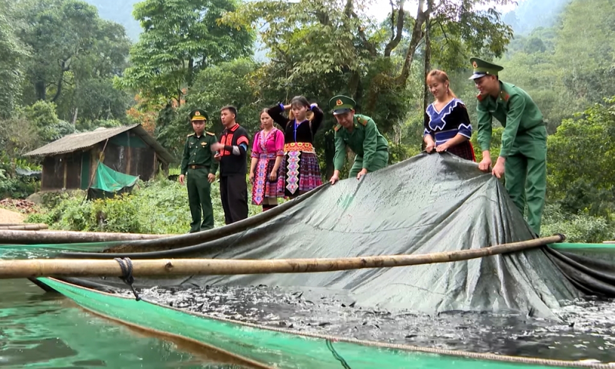 
Rim khul jang atŭm jơhngơ̆m tơgŭm tơjur hin dơnuh lơ̆m tơring kon kông tơ̆ Lai Châu