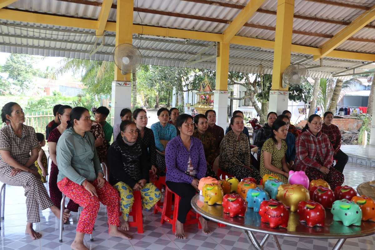 Chị em phụ nữ ấp Phụng Hiệp, xã An Hiệp, huyện Châu Thành họp định kỳ hàng tháng