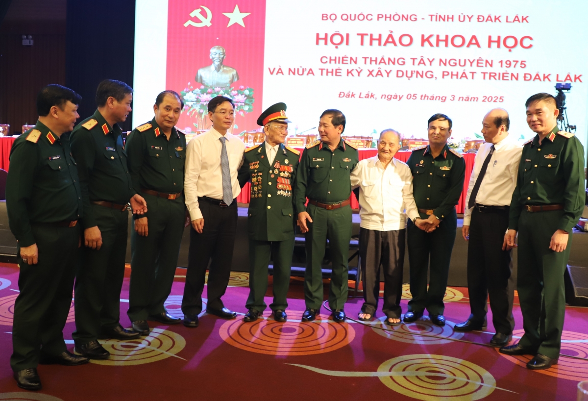 Ntơh măt kruanh rđău kan Bộ Quốc phòng, Tỉnh uỷ, UBND n'gor Dak Lak mâp măt ăp tahen ơm