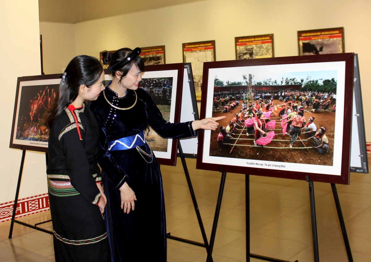 
Ràng tơlik Dăk Lăk- 50 nam bơt bơtàu mờ bơtàu tơnguh