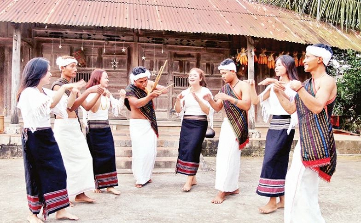 Jơnau tam ya lơh tơn rềp klau pơnu ùr ơruh kòn cau Cru: rùp ai bơh internet