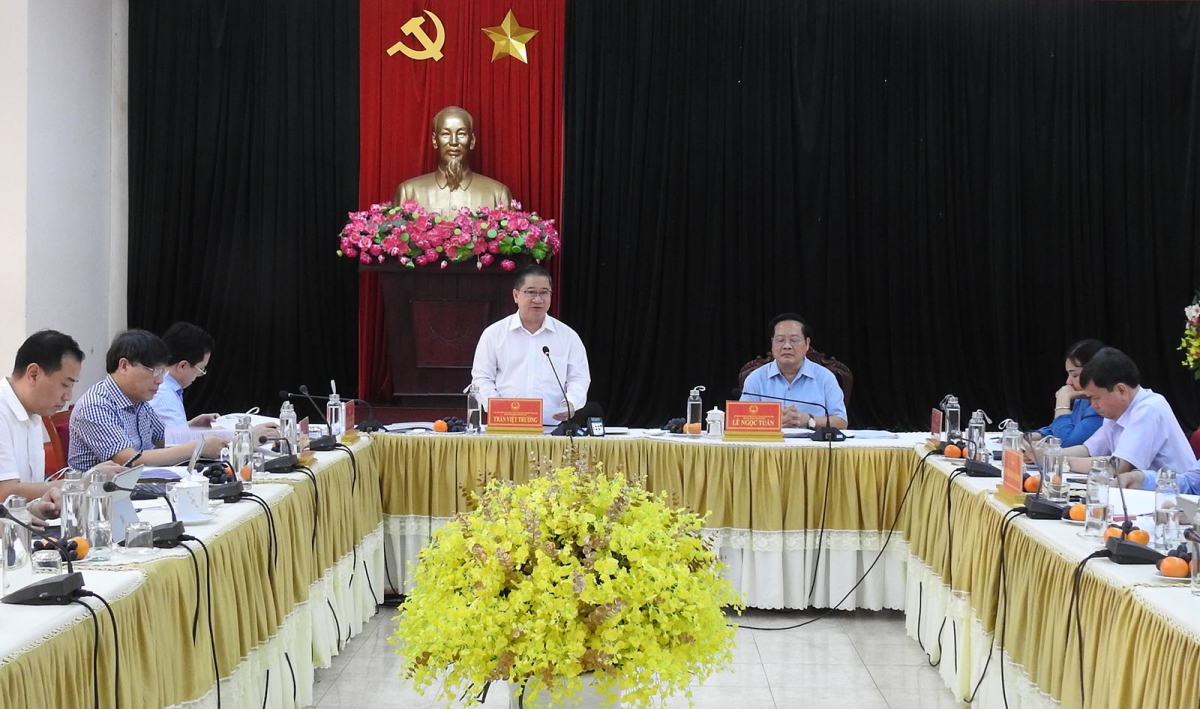 Rmôt kan mêt uănh bah Bộ Chính trị pah kan đah Rnâng kan Đảng uỷ UBND n’gor Kon Tum