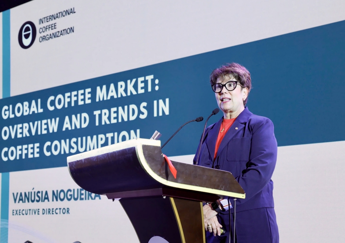 Mò Vanusia Nogueira, Kwang Lam bồ dờng Mpồl Kơphe Dunia đơs niam ală broă lơh bơh lơgar Việt Nam dê tàm broă bơtàu tơnguh kơphe kơl jăp