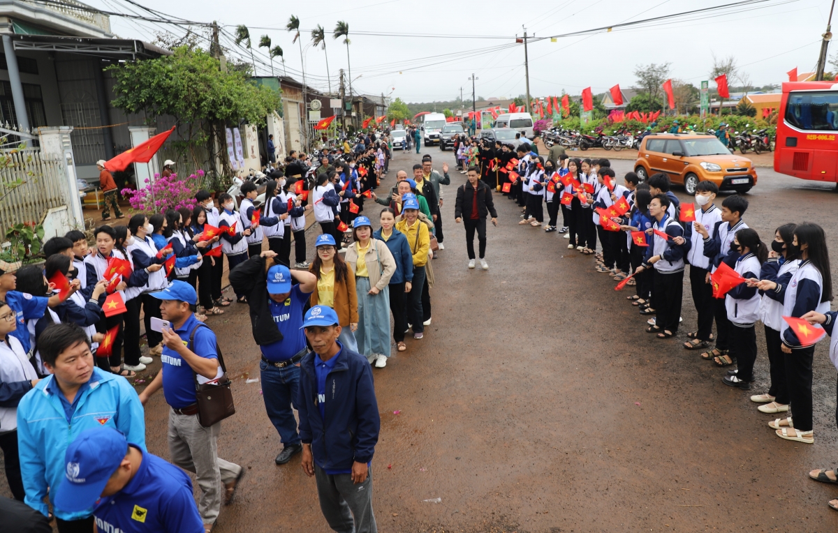 Ha rơbâo čô tuai rai gum hrŏm Jơnum ngui blok đang kơphê thun 2025 ƀơi gru grua CADA.