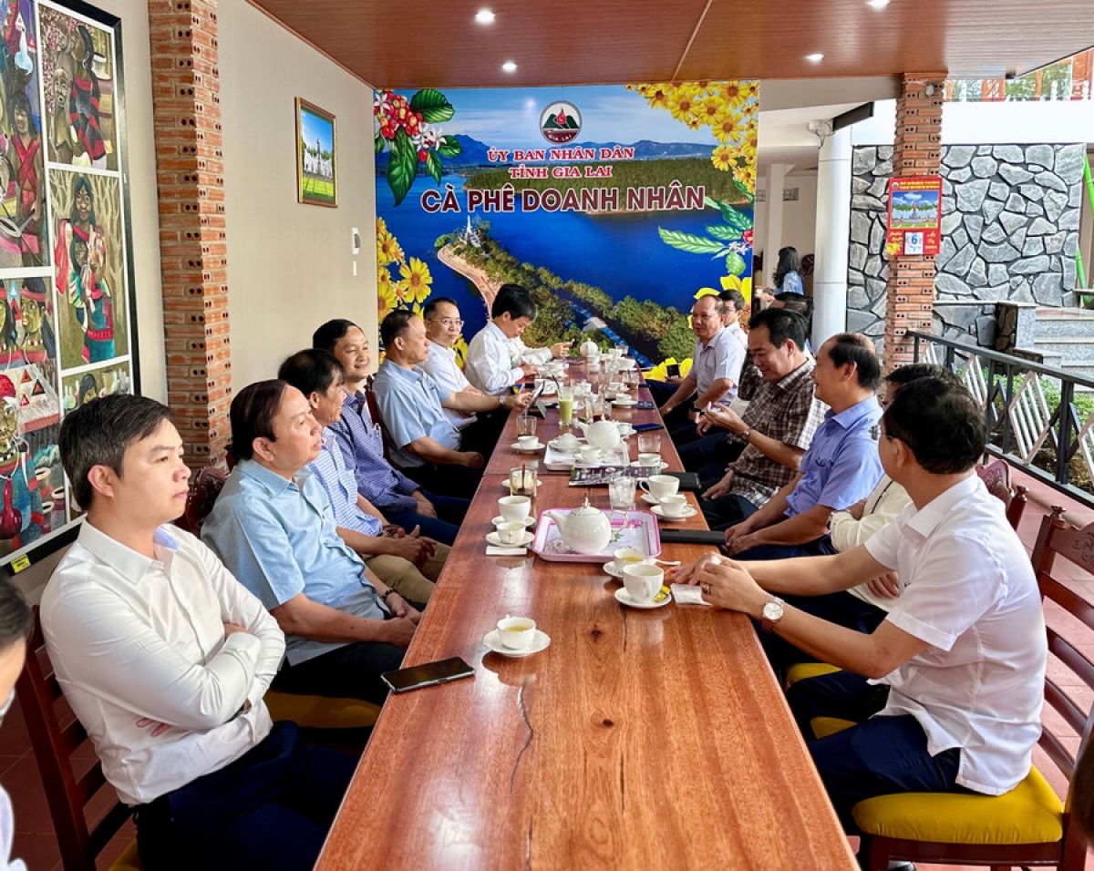 Gia Lai ndâk nau rlong ƀư “Cà phê doanh nhân”