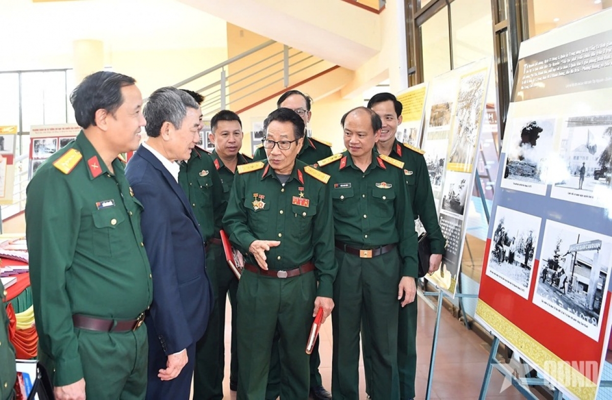 
Dôm bơngai vang iung tơblăh Tây Nguyên tơroi dih băl chăl sơ̆.