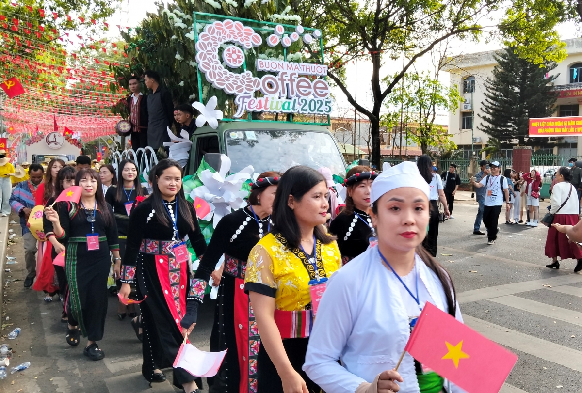 Kuăn pơlê mâu hdroâng kuăn ngo veăng Leh mơdĭng kơphế Buôn Ma Thuột rôh má 9
