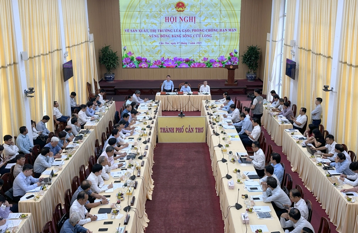 
Kơ iĕng Thủ tướng Trần Hồng Hà pơm tơm hop akŏm.