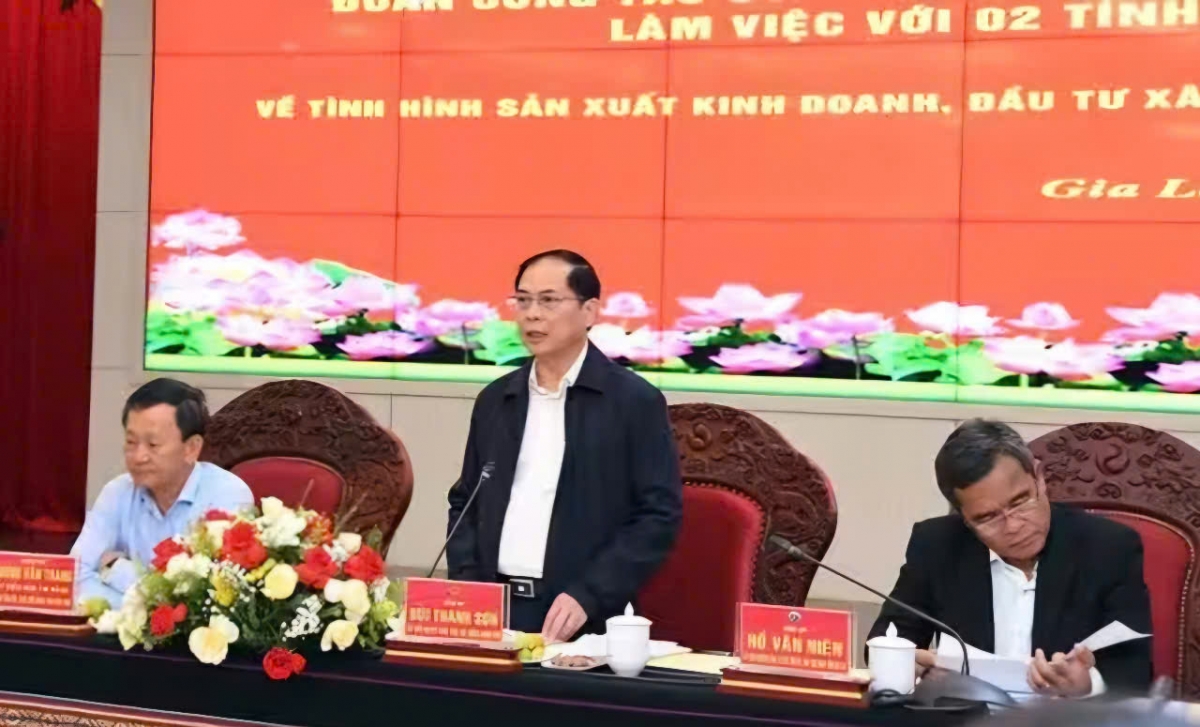 
 Phó Thủ tướng ồng Bùi Thanh Sơn đơs tàm dơ̆ lơh broă mờ kwang đơng lam bồ 2 càr Gia Lai mờ Kon Tum