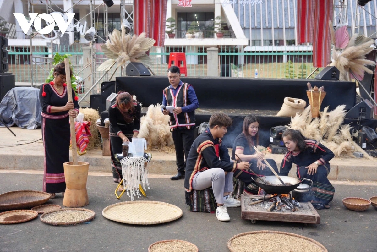 Ia iŏm gru grua Dap Kơdư ƀơi mông Jơnum ngui kơphê Buôn Ma Thuột