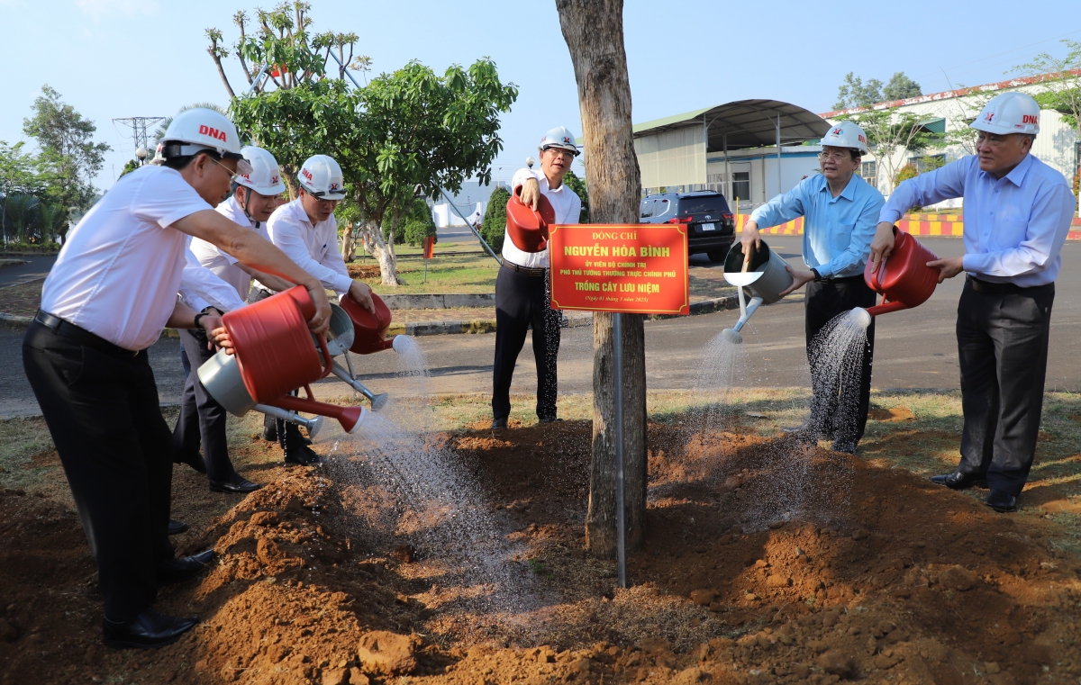 Pôa Nguyễn Hoà Bình, Phŏ Ngế pro xiâm hnê ngăn tơnêi têa pêt loăng tơbâ a Hngêi kơmăi Alumin Nhân Cơ