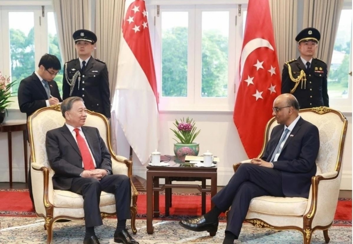 
Tổng Bí thư Tô Lâm pơma đam hăm Ƀok Kơdră tơm Singapore (Rup: TTXVN)