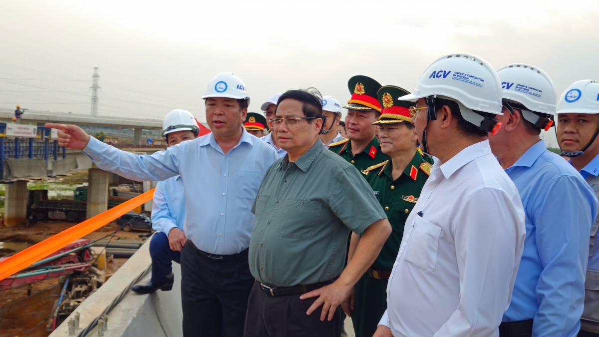 
Thủ tướng Phạm Minh Chính dăr lăng tơdrong jang man cham gre păr Long Thành