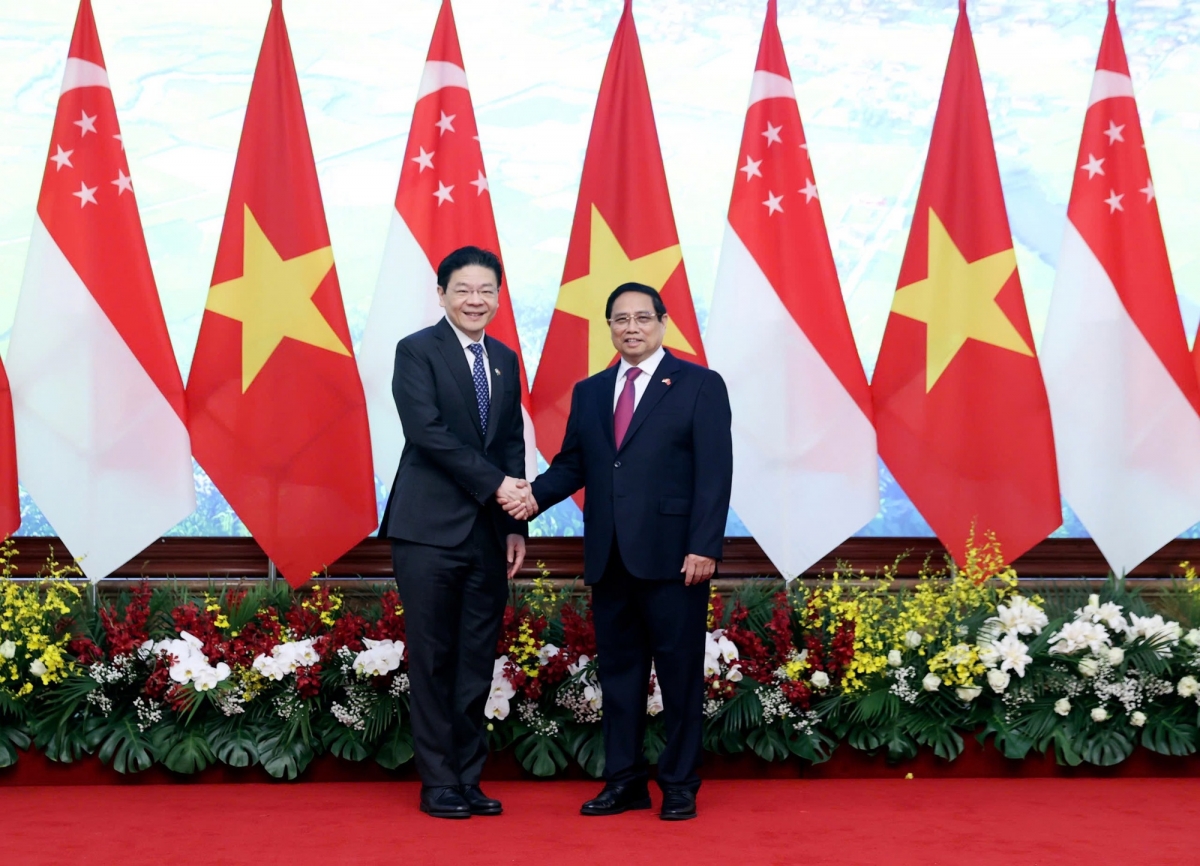 
 Thủ tướng ồng Phạm Minh Chính pơrjum bơyai mờ Thủ tướng lơgar Singapore