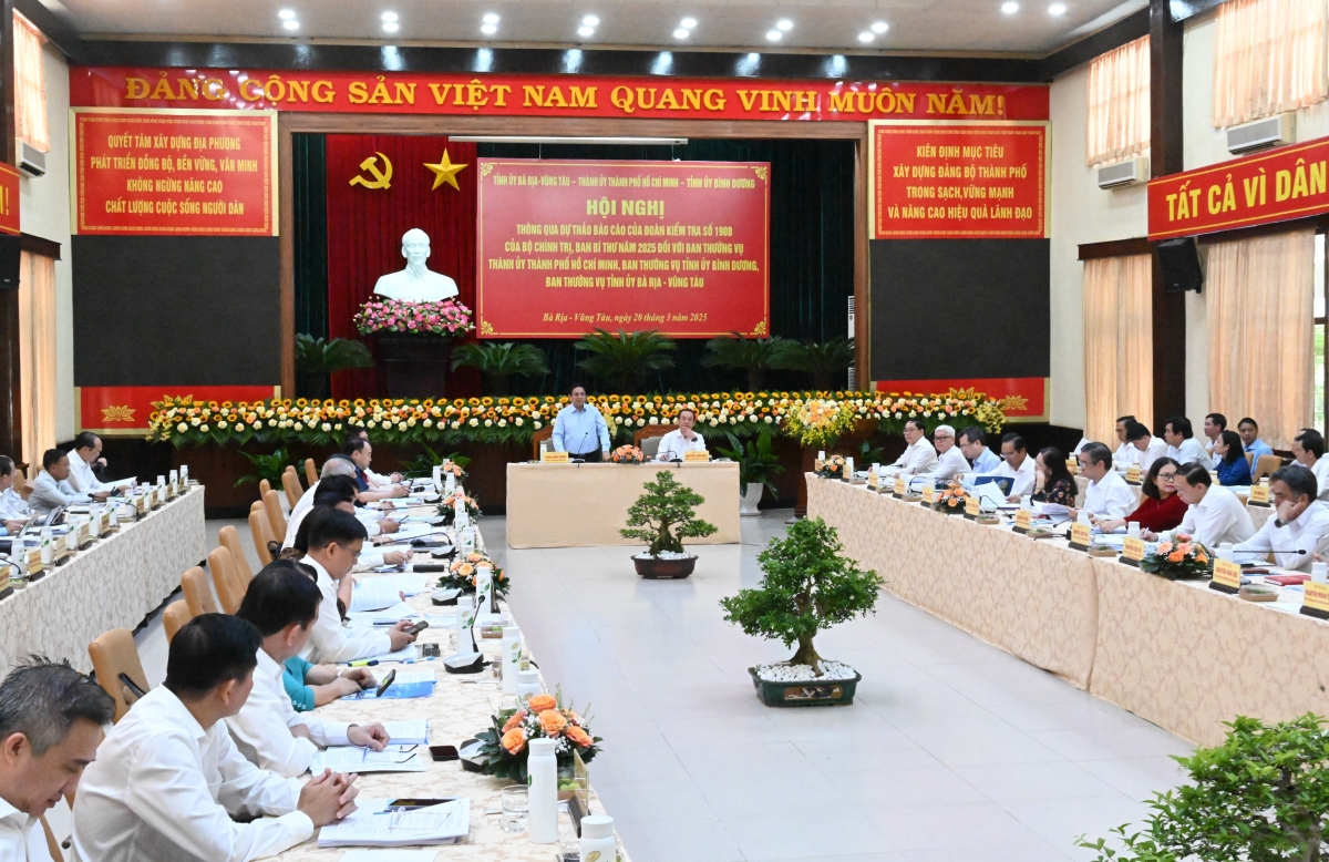 
Thủ tướng pơm tơm hop akŏm.