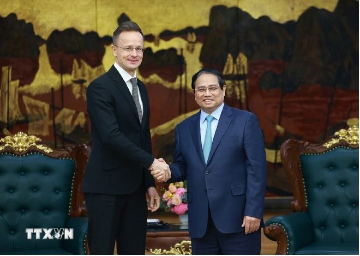 Khua dêh čar ơi Phạm  Minh Chính tŭ jum Khua ding jum pơtom hiăp hăng bơwih ƀong hăng čar rơngiao dêh čar Hungary