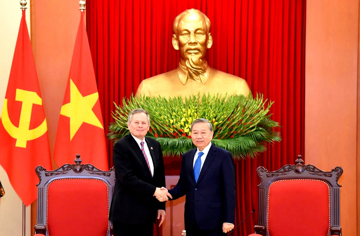 
Tổng Bí thư Tô Lâm hlôi sơng Thượng Ngĭ si Hoa Kỳ Steven David Daines