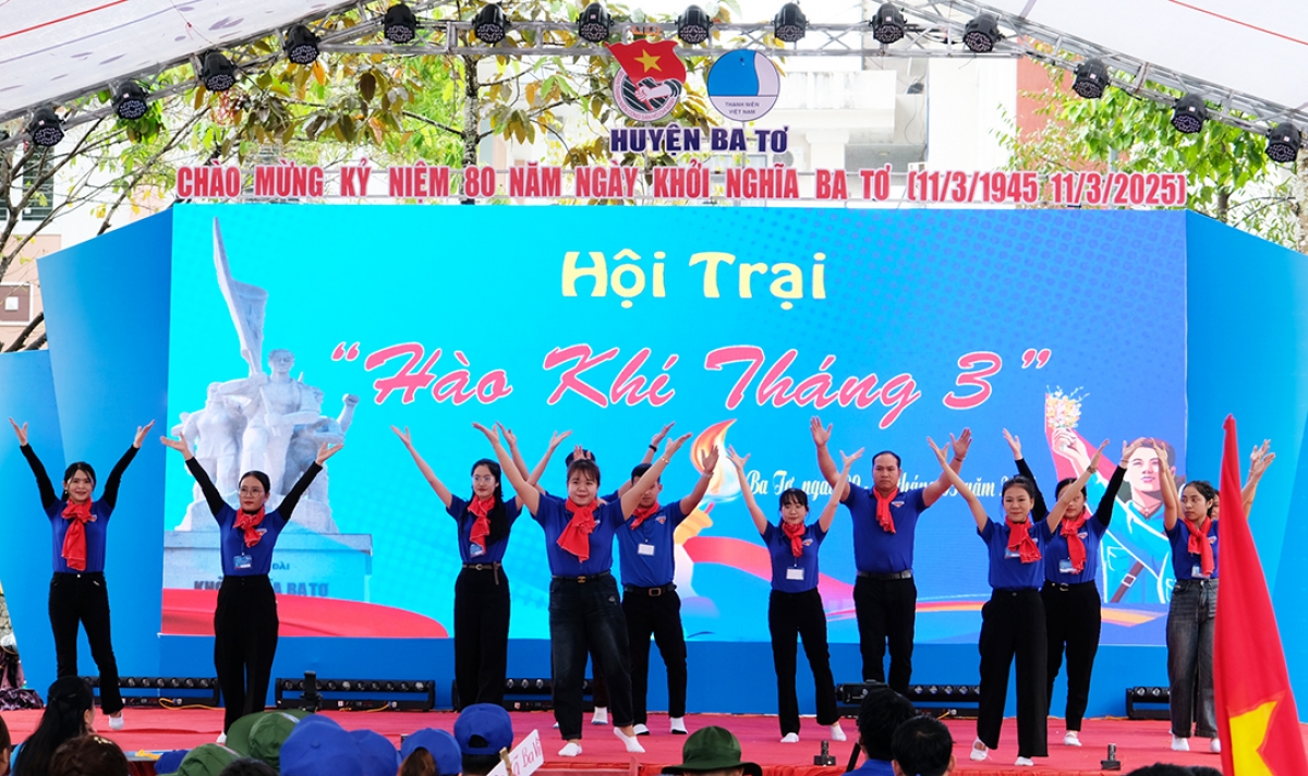 Chương trình văn nghệ tại Hội trại