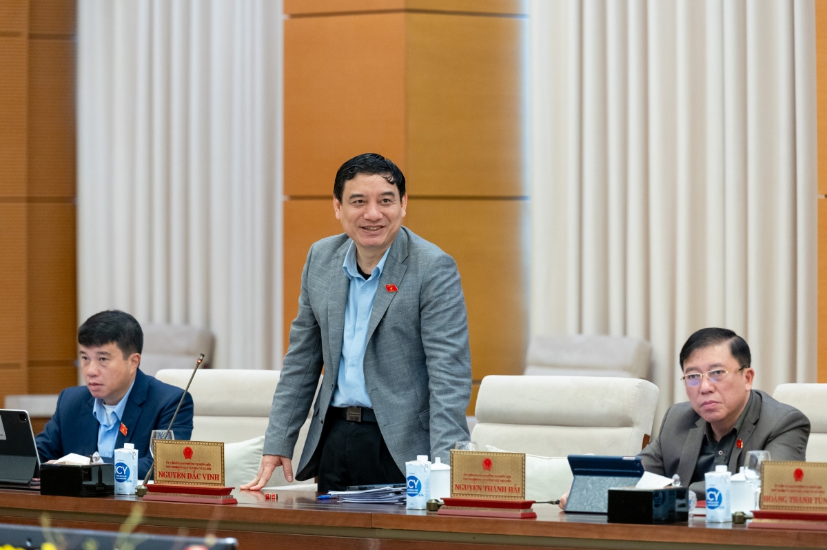 Chủ nhiệm Ủy ban Văn hóa và Xã hội Nguyễn Đắc Vinh phát biểu. Ảnh: Quochoi.vn