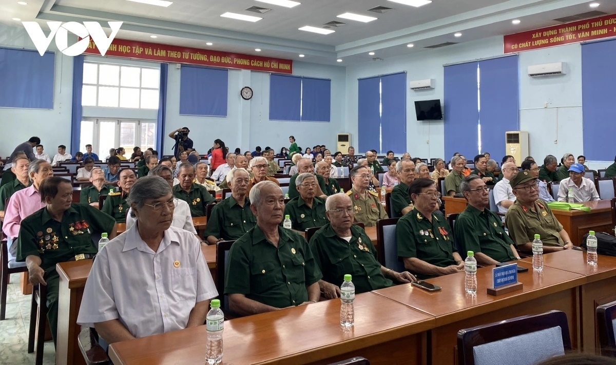 Những cựu chiến binh, cựu thanh niên xung phong từng tham gia chiến dịch Hồ Chí Minh có dịp gặp lại nhau sau 50 năm giải phóng