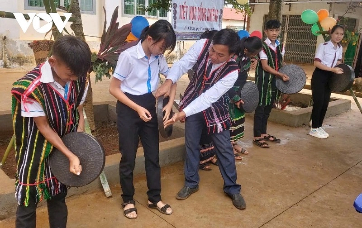 Ba kong caing tame pato ka anek saih dalam sang bac