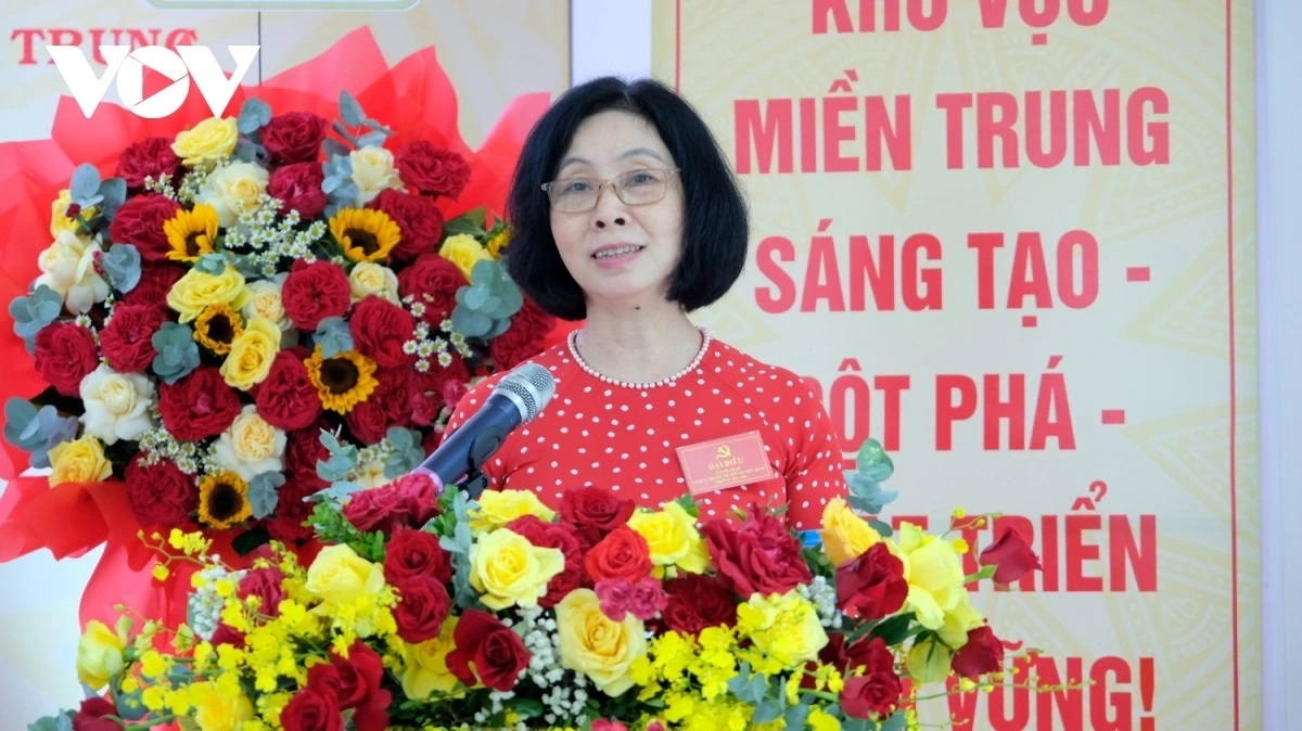 Đại biểu trình bày tham luận tại Đại hội