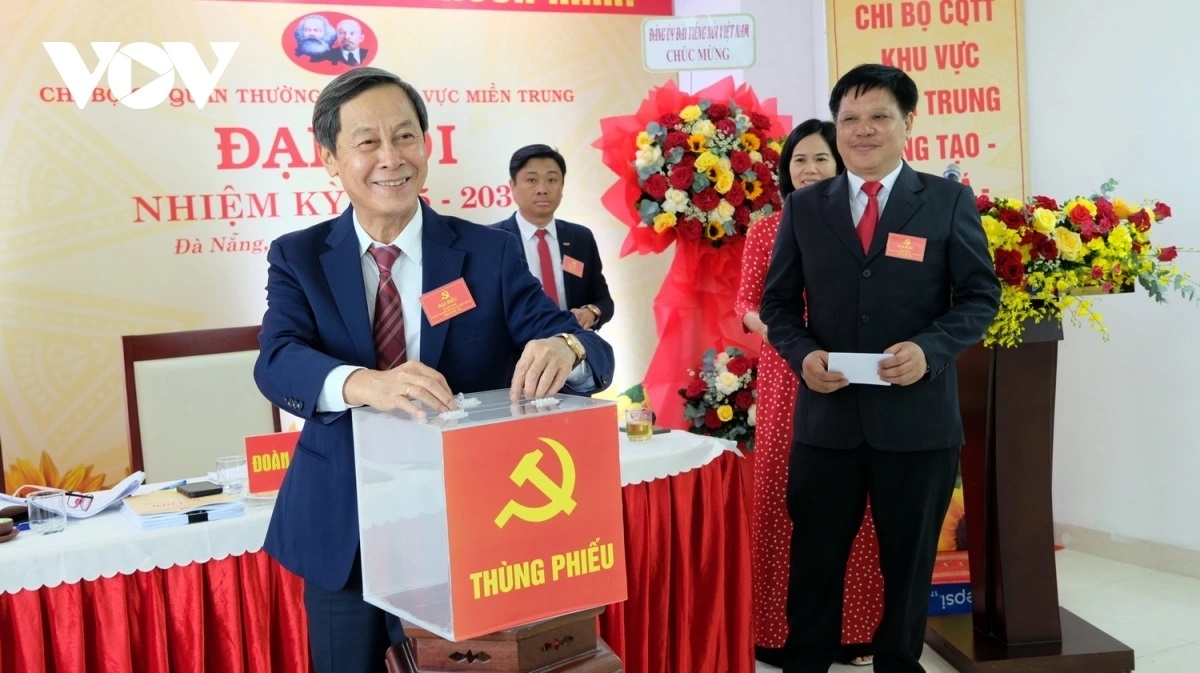 Đại biểu bỏ phiếu bầu Chi ủy nhiệm kỳ 2025-2030