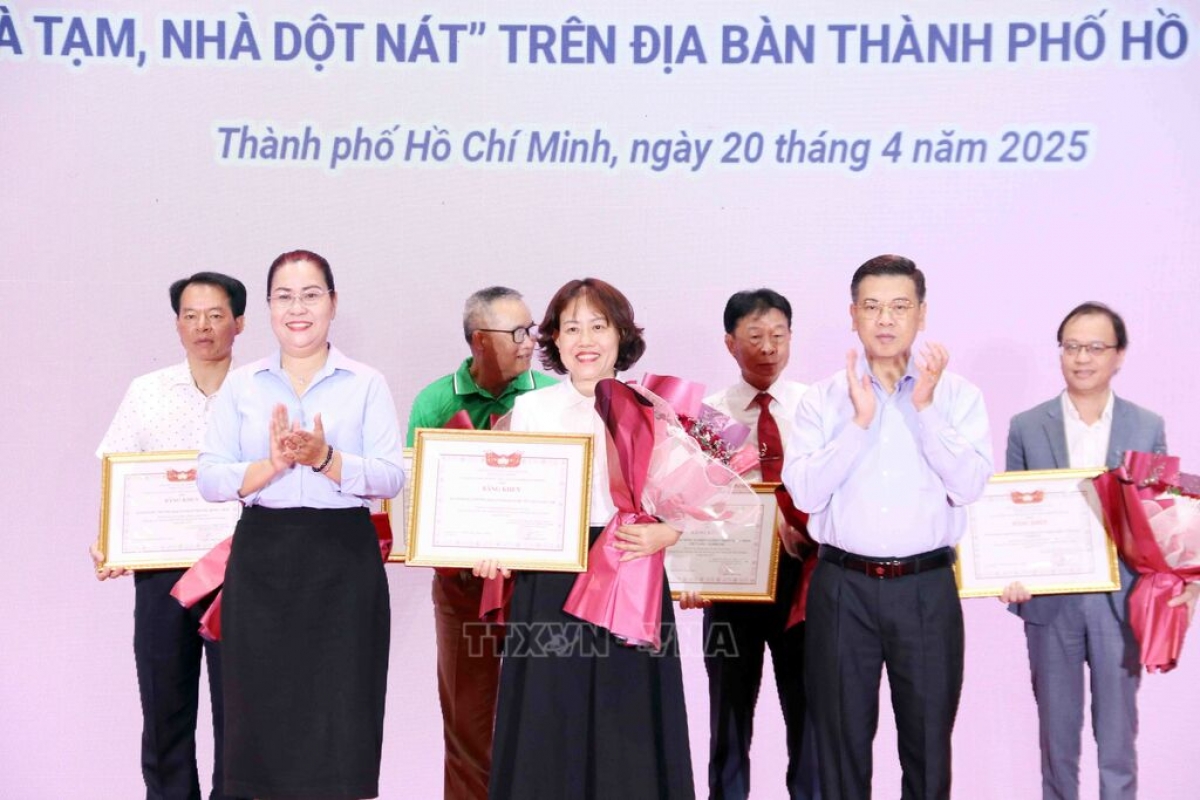 Alin harak pok meyaom ka urang lambaok vakik Gilang pariak VIB kayua hu daong ngak danak dak padang, pasiam sang ka baoh sang kathaot, jaik kathaot di labik Ban raya Ho Chi Minh