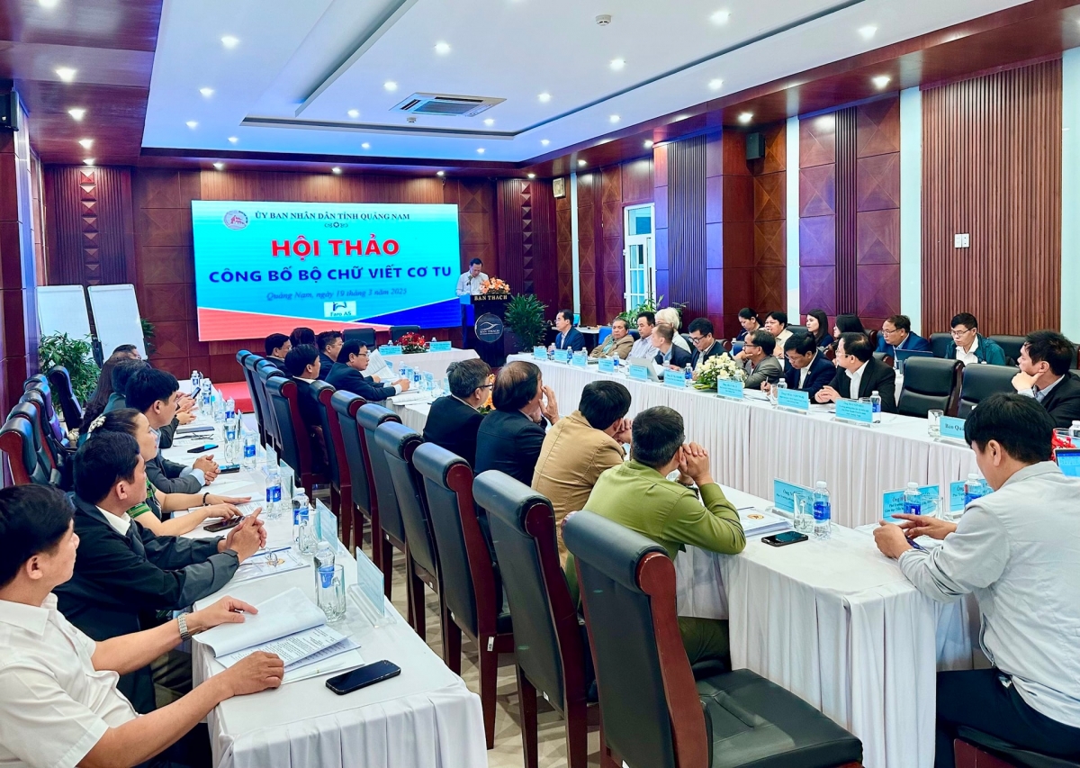 Hội thảo công bố Bộ chữ viết Cơ Tu được UBND tỉnh Quảng Nam tổ chức vào sáng 19/3 Ảnh: ALĂNG NGƯỚC