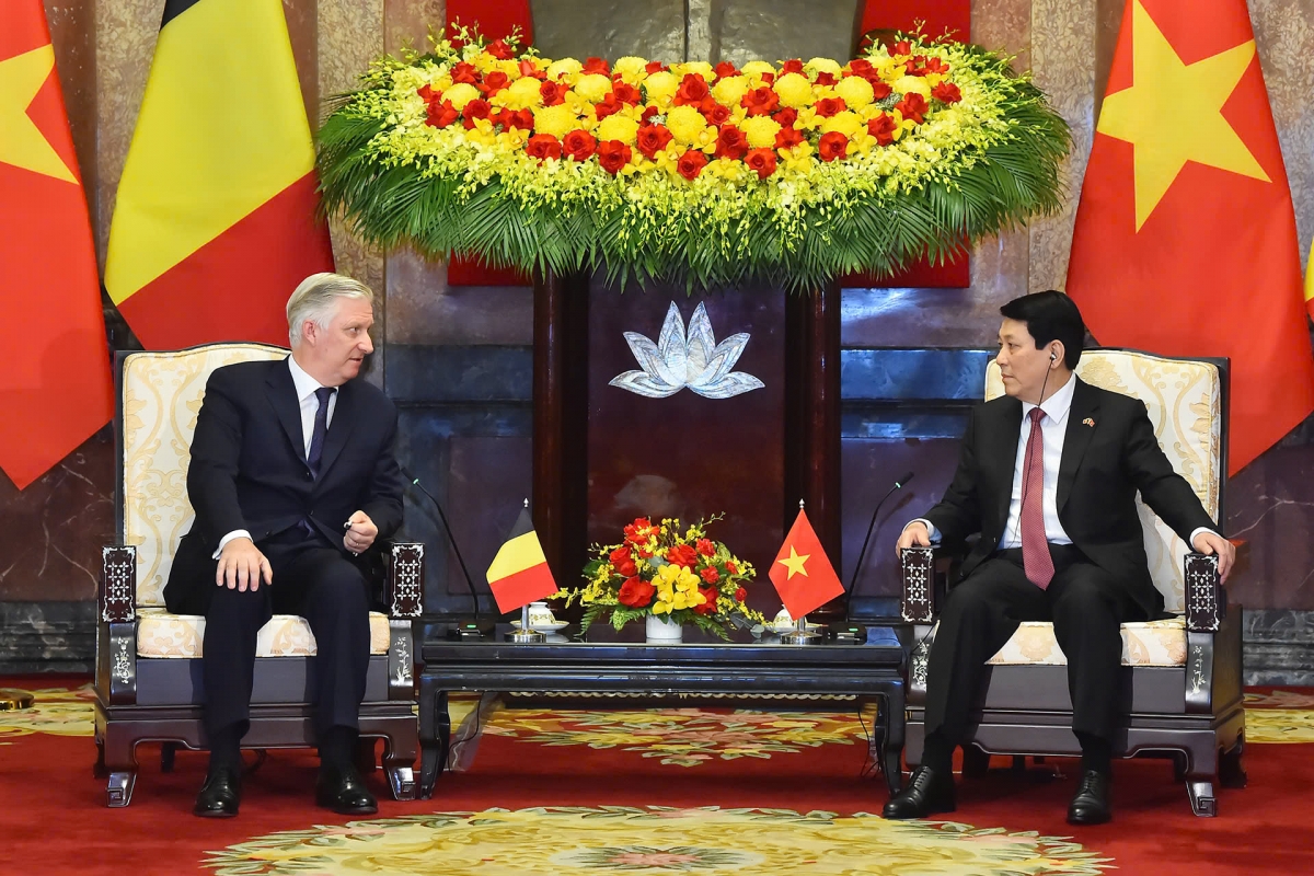 Củ tịc lơgar ồng Lương Cường tìp măt kâp dờng mờ Bơtau lơgar Bỉ ồng Philippe