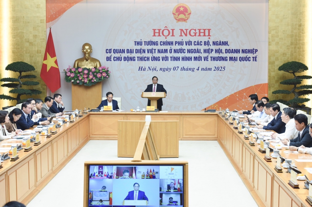 Thủ tướng Phạm Minh Chính pơma pơgơ̆r ah Hop akŏm