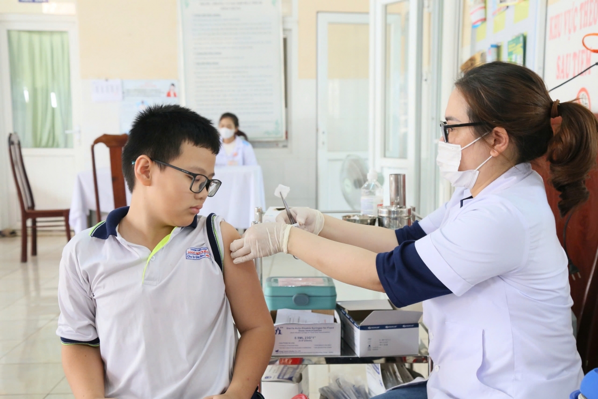 Kơvâ ngăn pơkeăng Dak Lak pê klêi tơdroăng pak vaccine mơdât lo xêi ăm hdrêng ƀă kơxô̆ mơngế pâk kơpêng 96%