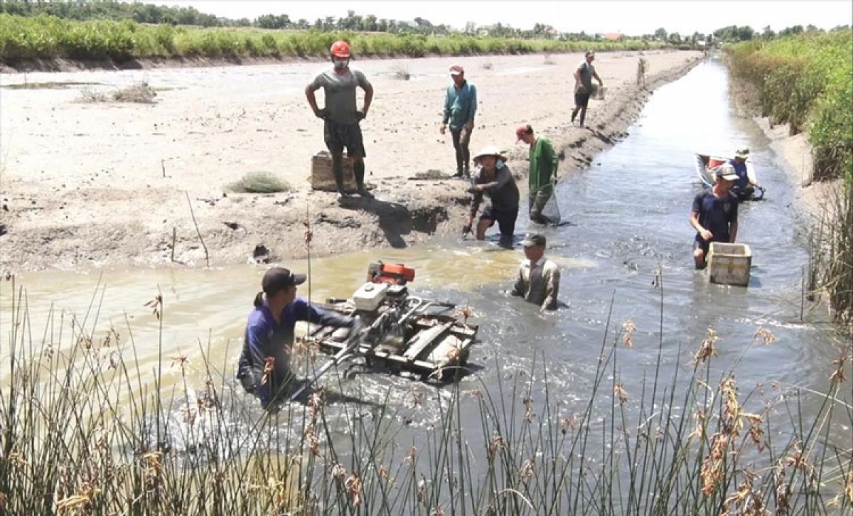 Rahra mek hadang giraong hijao dalam bruk pablak pala padai.