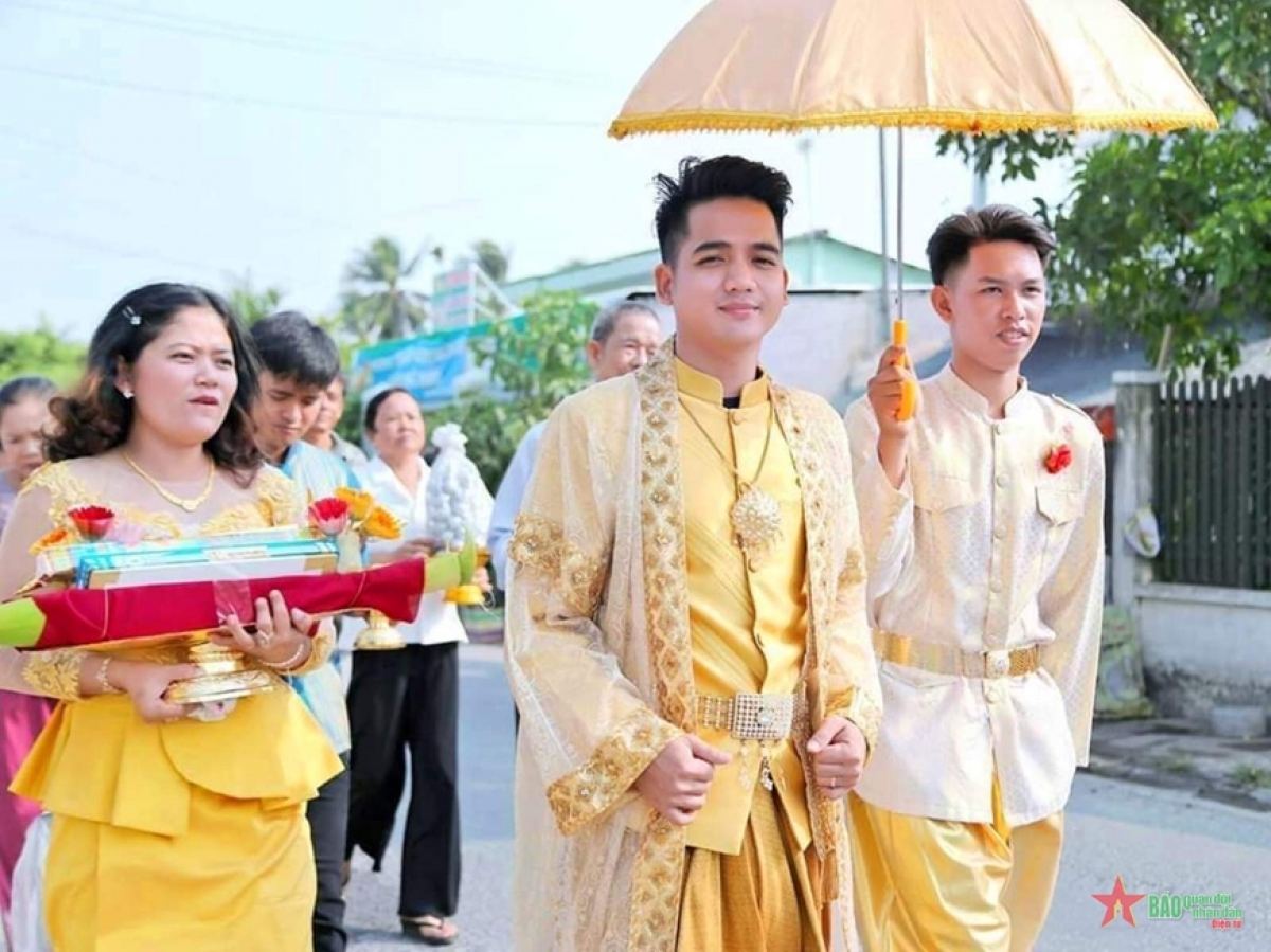 Tui adat Khmer, dalam harei lakhah, gah sang likei ba pasang nao tal sang diuk piah peih ngak adat lakhah.