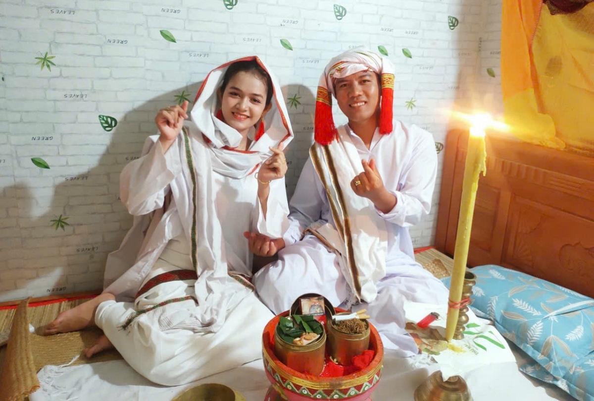 Di dalam aduk, dalam klau harei melam, diuk pasang brei khik tapang den hu truac luac kathung hala