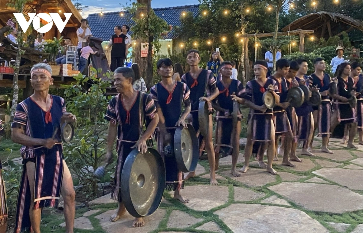 Urang bangsa Châu Ro dalam sa raya adat di bhum palei