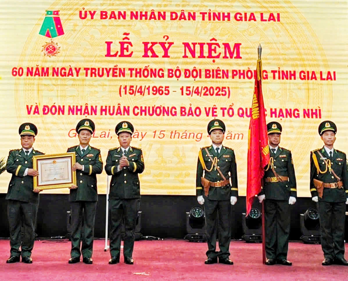  Tahen n’har bri n’gor n’hanh wơt dơn Huân chương Mât njrăng neh dak hạng Nhì.
