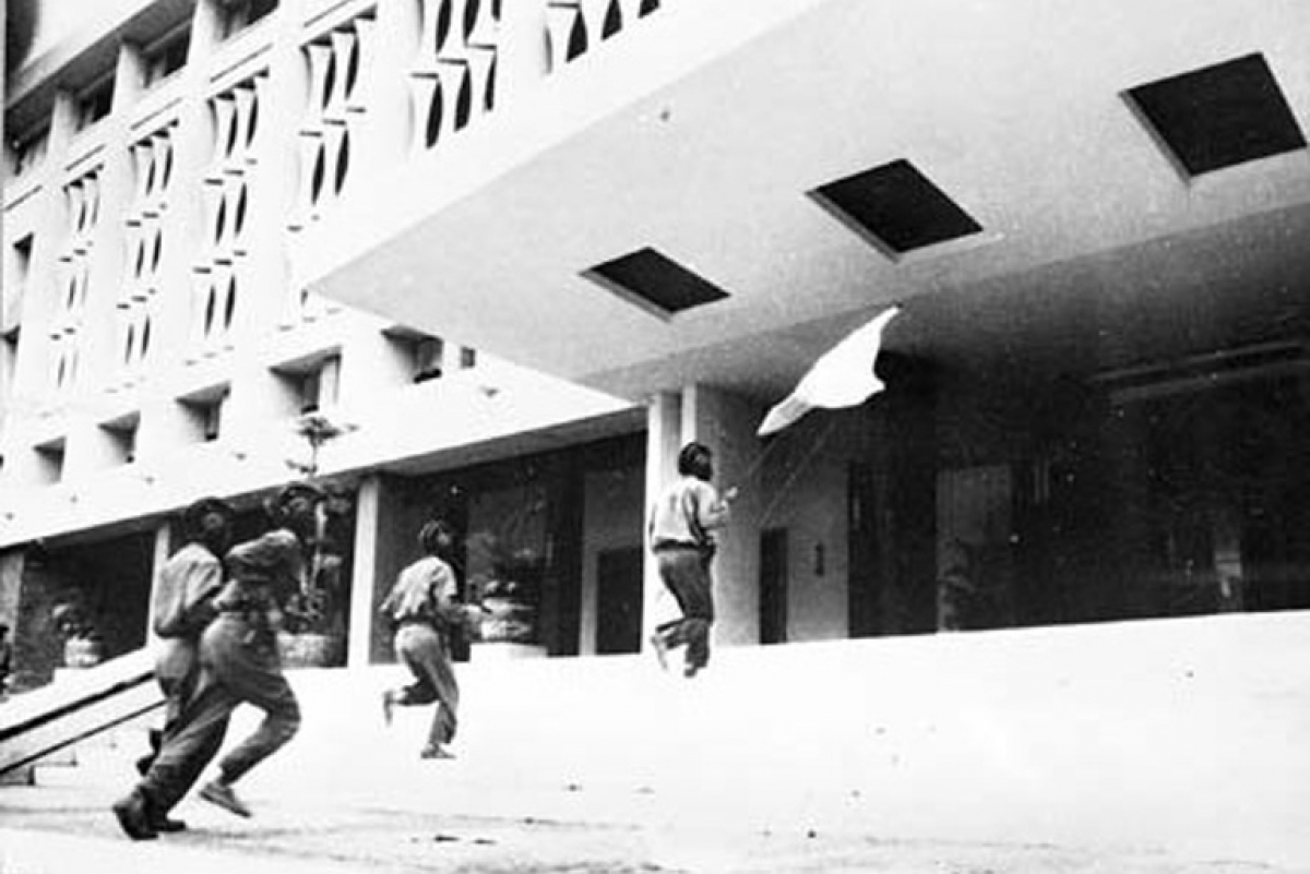 Mpồl cau măy rơndeh sơtăng bơh Lam bồ Mpồl ling dờng ồng Bùi Quang Thận lam bồ mŭt yồng bồng bi tam lơh pha lin tềng rơkàng Gơlăng Độc Lập (rùp lời kir)