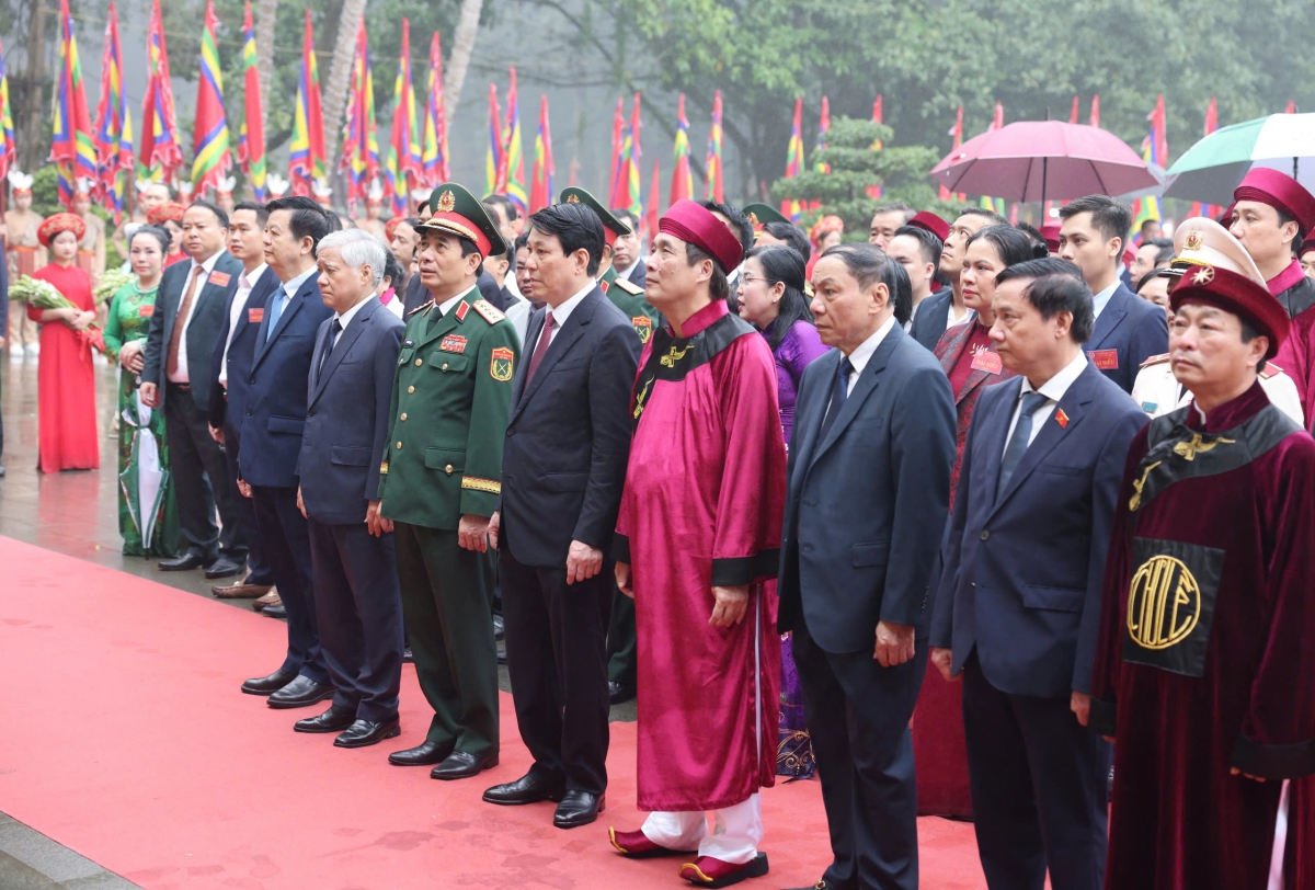 Khua mir sir ơi Lương Cường hrŏm hăng ƀing khua mua amăng mông ngă yang