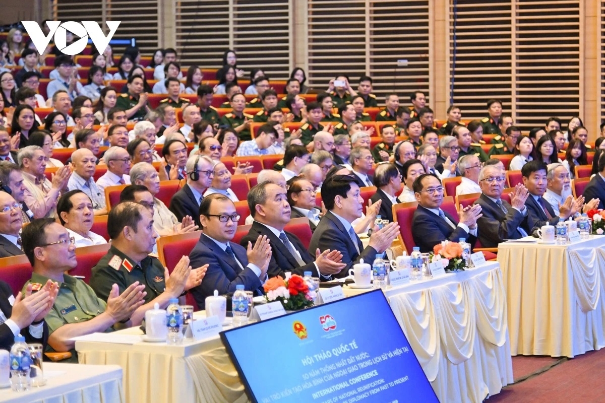 Các đại biểu dự Hội thảo
