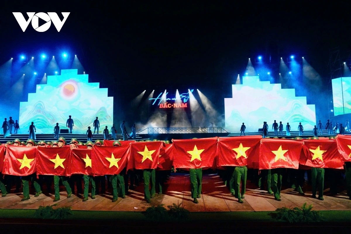 Các tiết mục văn nghệ được đầu tư bài bản, công phu, thể hiện đẹp mắt đã tái hiện khí thế hào hùng của dân tộc.